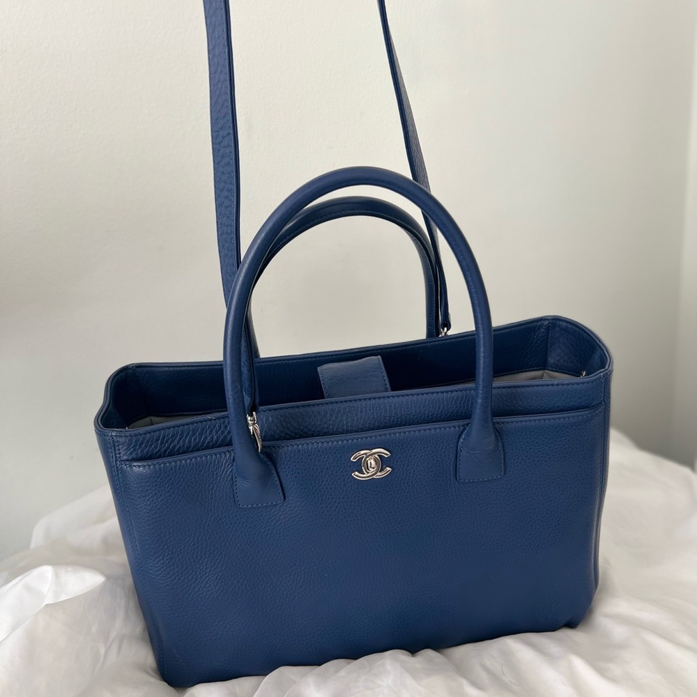 CHANEL- Blue Executive Cerf  tote. Excellent condition